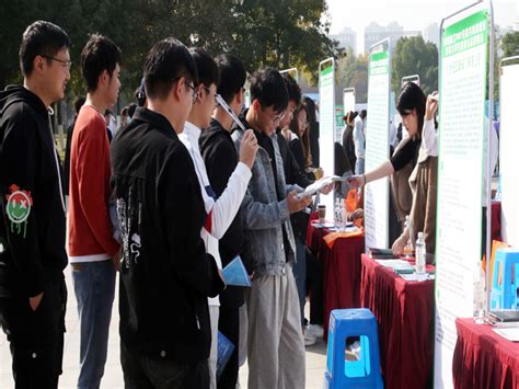 2021“春暖皖江”安徽共青团组织服务青年就业系列招聘会走进安徽新华学院
