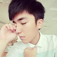 非主流侧边短发男头像
