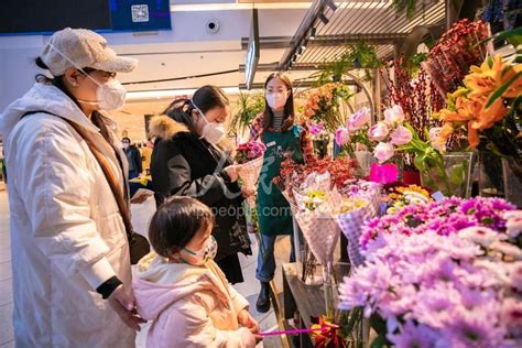 内蒙古呼和浩特：春节临近 商圈人气旺-人民图片网