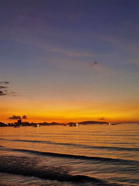海边日落时美丽的背景色距离远的孤单数高清图片下载-正版图片506730873-摄图网