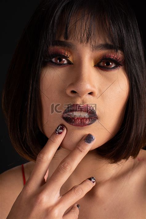 东南亚妆容甜美女生头像