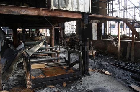 哈尔滨亚麻厂爆炸纪实，176位姑娘终身被困楼中，33年没照过镜子