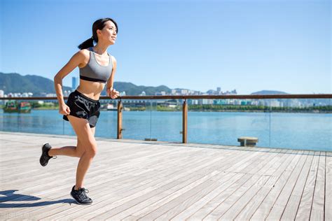 每天慢跑30分钟，坚持一个月，你的身体会出现什么变化？|慢跑_新浪新闻