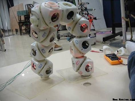 细胞机器人-机器人-南京合越智能~柔性传感器-可穿戴传感器与人机协作交互数字化