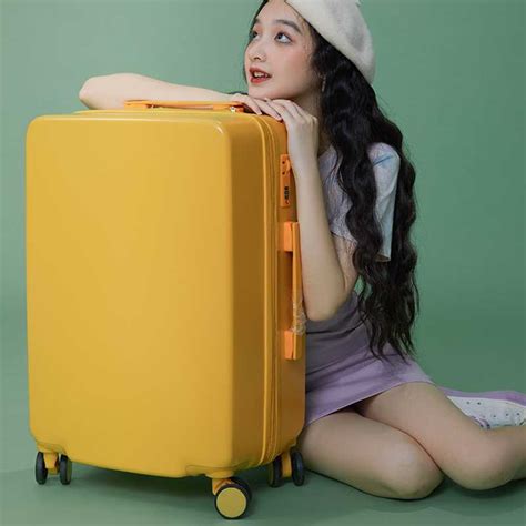 拖行李箱的女孩元素素材下载-正版素材400219449-摄图网