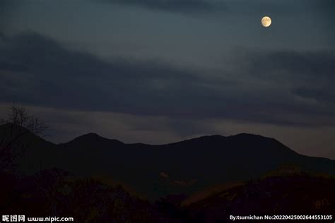 山顶月亮,高山丘壑,自然风景,摄影素材,汇图网www.huitu.com