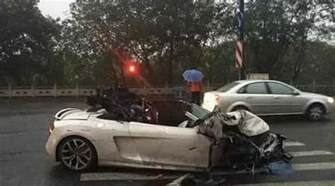 西安女司机驾驶比亚迪唐DM撞车致一死五伤，司机称车辆失控-新浪汽车