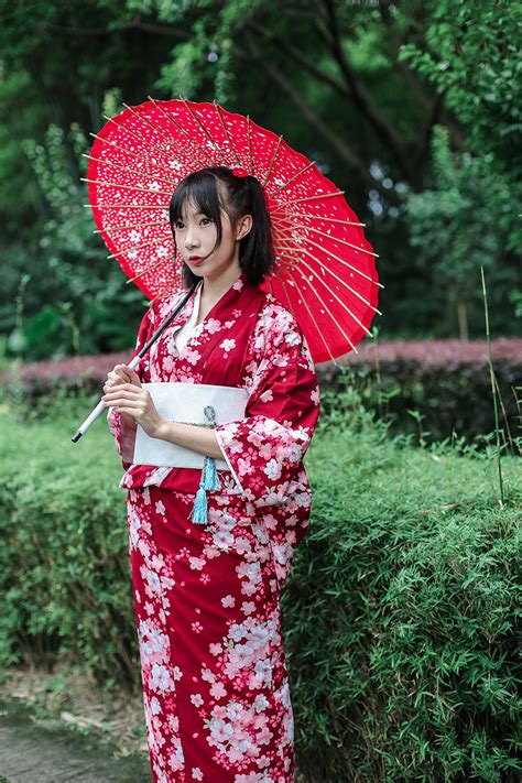 日本国民美少女拍和服写真迎新年 穿和服亮相颜值谁更高？