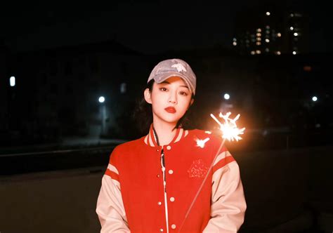 棒球服甜美女生图片头像