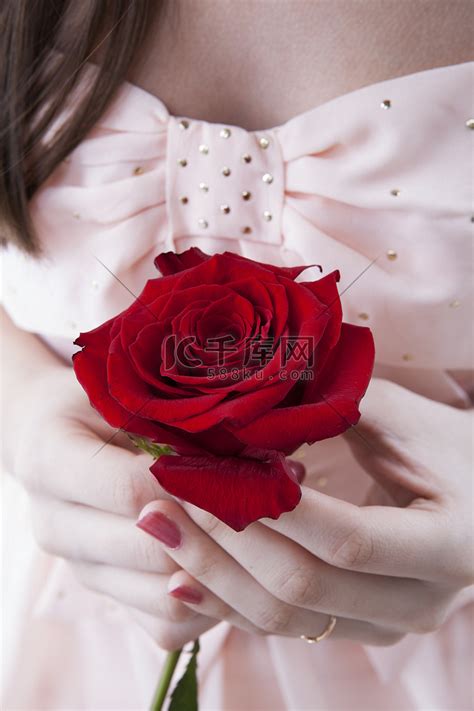 唯美手中花图图片