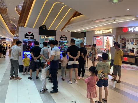 珠海狮门娱乐天地的午夜追逐，全球独一无二的多人互动VR模拟器体验