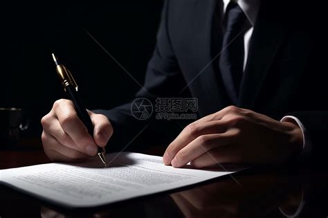 律师公证员签署法律文件高清图片下载-正版图片600129220-摄图网