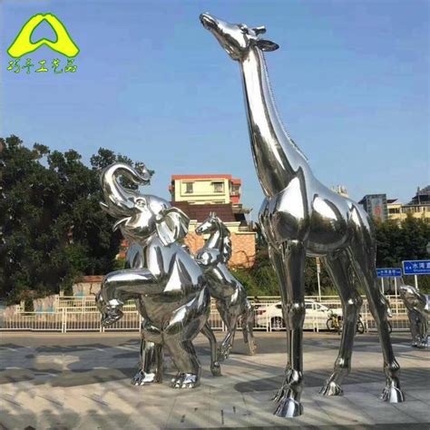 景观动物摆设大型不锈钢雕塑长颈鹿光滑镜面效果通亮