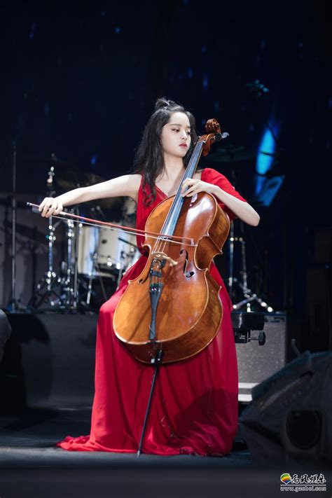 欧阳娜娜十周年巡回音乐会南京站完美落幕，演出现场观众爆满！气氛热烈-新闻资讯-高贝娱乐