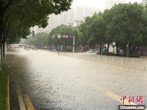 武汉再遭特大暴雨袭城 城区内涝严重