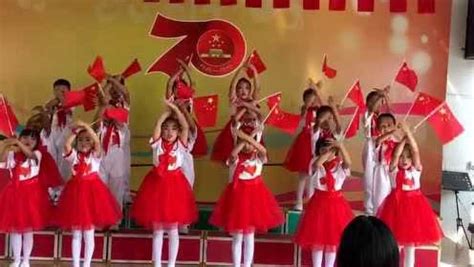 大连教师网-水师营中心小学开展“同升国旗，共唱国歌”活动
