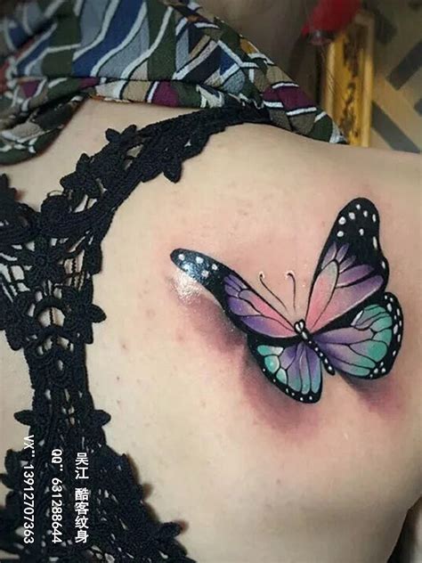 女生大手臂颜色纹身图片