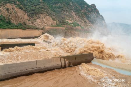 广西融水：落久水利枢纽全力泄洪-人民图片网