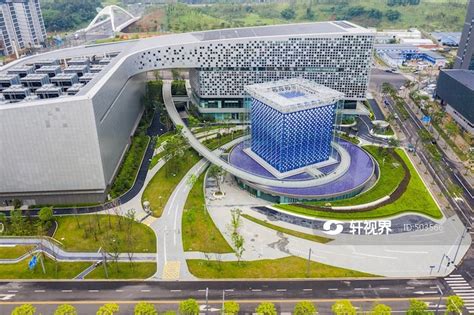 京东方（成都）创新中心：“川渝特色”与“生态绿意”的智慧研发基地 / FTA | 建筑学院
