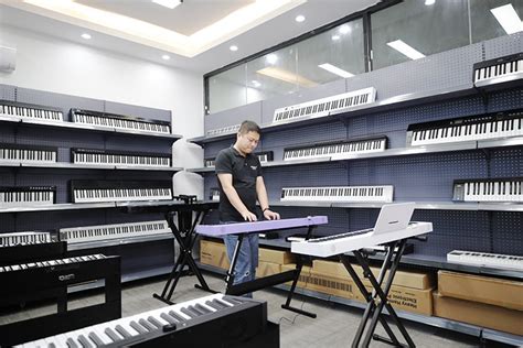 一台“中国造”钢琴的诞生——走进70年历史的东北钢琴厂_云南网