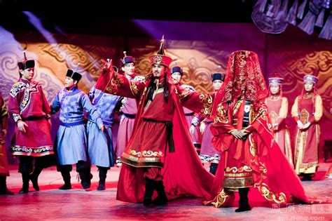 《蒙古-传说》舞台绚丽服装大胆 带您“穿越”[高清大图]_娱乐频道_凤凰网