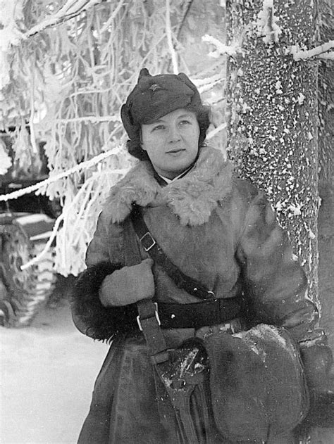 二战时期英姿飒爽的苏联女兵 - 派谷照片修复翻新上色