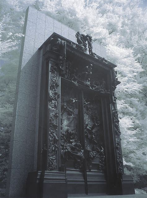 地狱之门雕塑图片