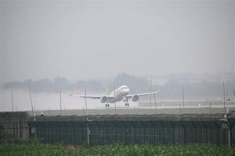 国产大飞机C919首次在郑州机场起降-大河新闻