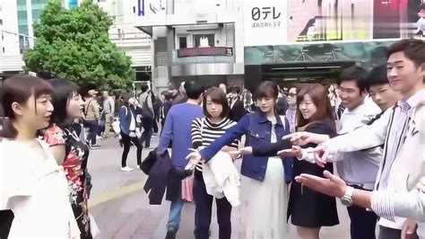 日本人对中国传统服饰的看法，没想到答案居然这么两极_腾讯视频