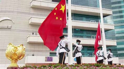 香港各界人士举行隆重升旗仪式 高呼：中国万岁 香港加油_凤凰网