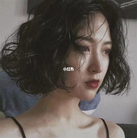 短发温柔法式头像女生