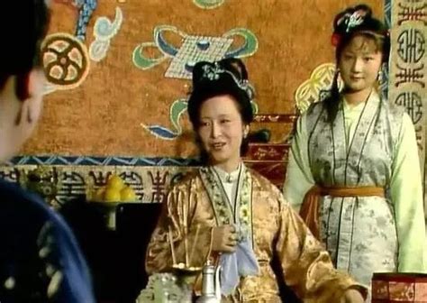王夫人给贾宝玉选了两名侍妾，一个是袭人，一个让人意想不到