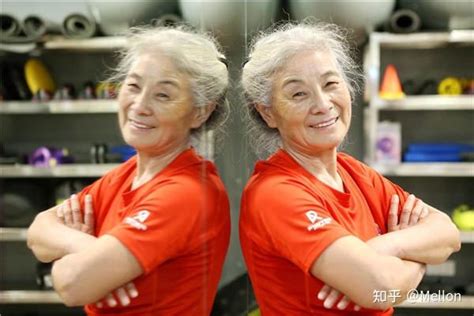 90岁日本老奶奶成年纪最大健身教练，这身体素质简直令年轻人汗颜呀！|健身|日本_新浪新闻