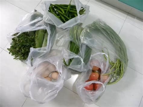 买菜回来，千万别把装菜的塑料袋放进冰箱，否则……_凤凰财经
