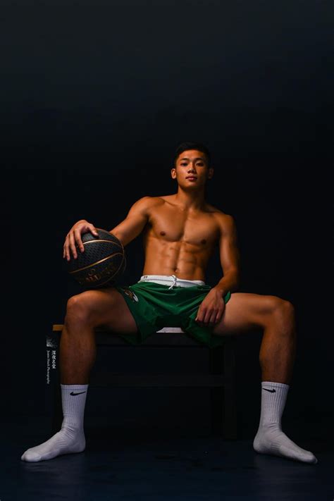 十八岁篮球校队队长 健硕帅气活力四射-肌肉帅哥图片-帅哥图库网
