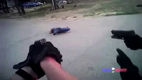 担心嫌犯扔刀，美国警察向双腿截肢者连开10枪_凤凰网视频_凤凰网