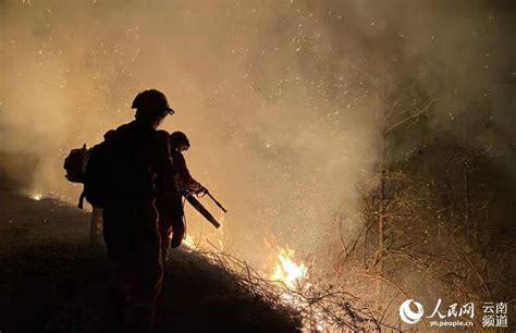 昆明盘龙发生山火 森林消防正加紧扑救