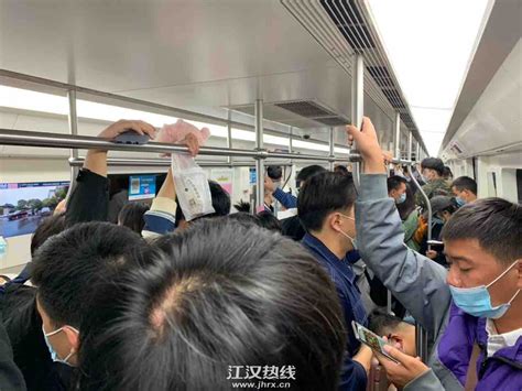 武汉地铁首班人多吗,武汉地铁2号线人最多,武汉地铁挤_大山谷图库