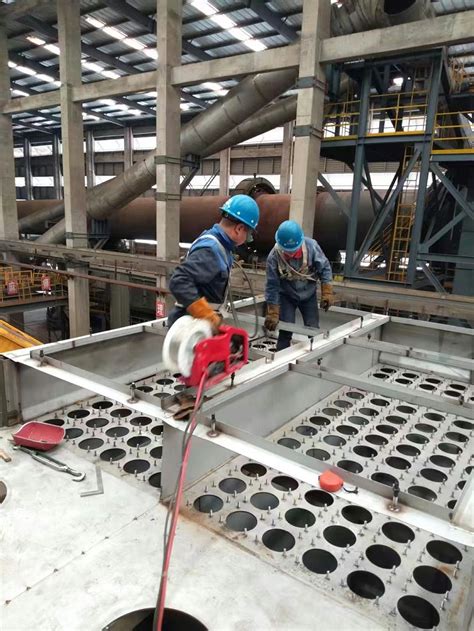 江苏环保厂家耀先环境大型除尘器安装忙，工程队加班加点辛苦了！