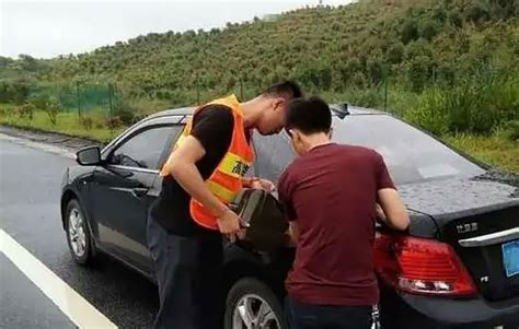 安庆迎江区高速公路救援电话，24小时拖车服务换胎怎么收费的-车援网