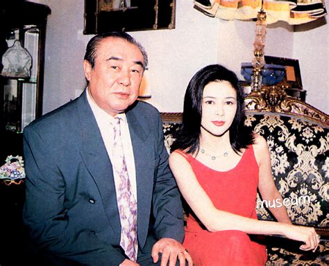 关海山：被传是关之琳父亲，2006年去世时，4个老婆为何大闹灵堂_妻子