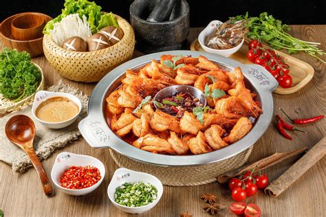 鸡翅牛羊肉虾焖锅,中国菜系,食品餐饮,摄影,汇图网www.huitu.com