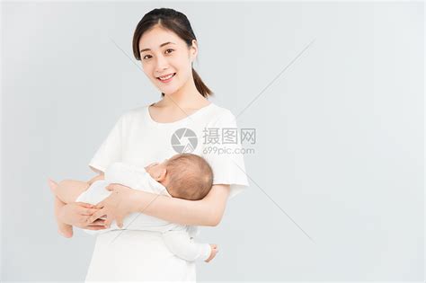 母婴妈妈抱着宝宝睡觉高清图片下载-正版图片500962231-摄图网