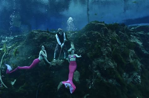 镜头下：90后“美人鱼”的水下真实生活，表演靠憋气，一身职业病