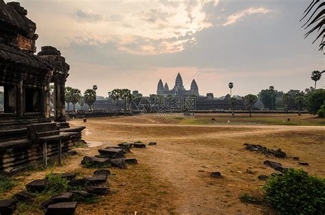 吴哥窟高棉寺庙建筑群的部分,东南亚的古代兰马克礼拜场所受游客的欢迎西姆收获,柬埔寨高清图片下载-正版图片300638796-摄图网