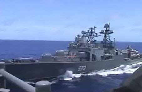 外媒：美俄两艘大型军舰在东海海域险些相撞