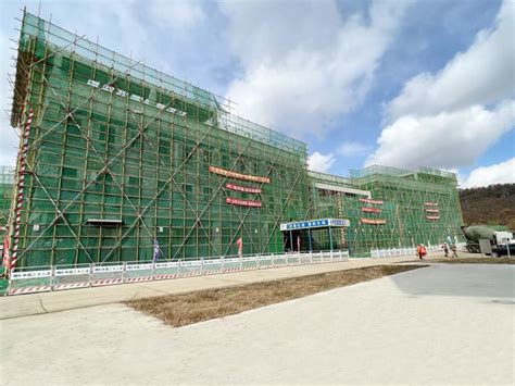 一公司承建丹东市第六人民医院异地新建建设项目医疗综合楼封顶- 中国二十二冶集团有限公司