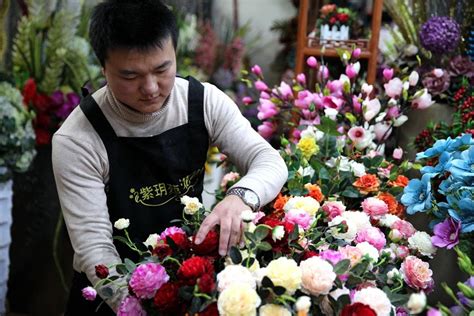 如何选购新鲜的鲜花？如何修剪并保持鲜花的美丽？|保鲜_新浪新闻