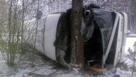 俄一载40人客车发生翻车事故 目前致4人受伤-最新新闻