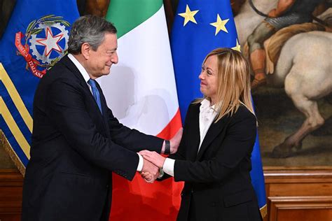 梅洛尼宣誓就职，成意大利首位女总理_荔枝网新闻